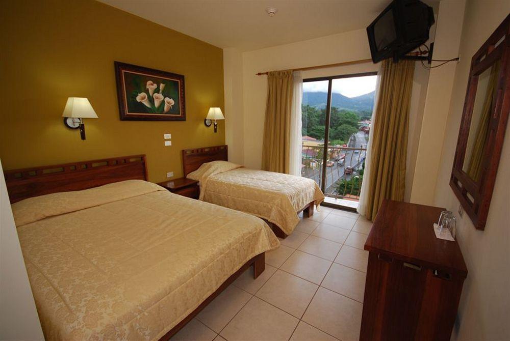 Hotel La Fortuna Esterno foto