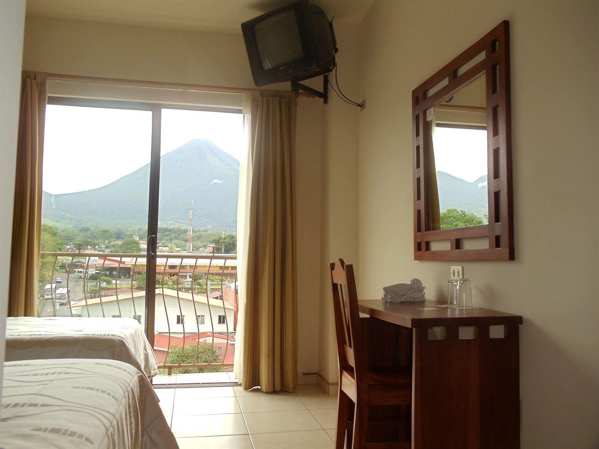 Hotel La Fortuna Esterno foto