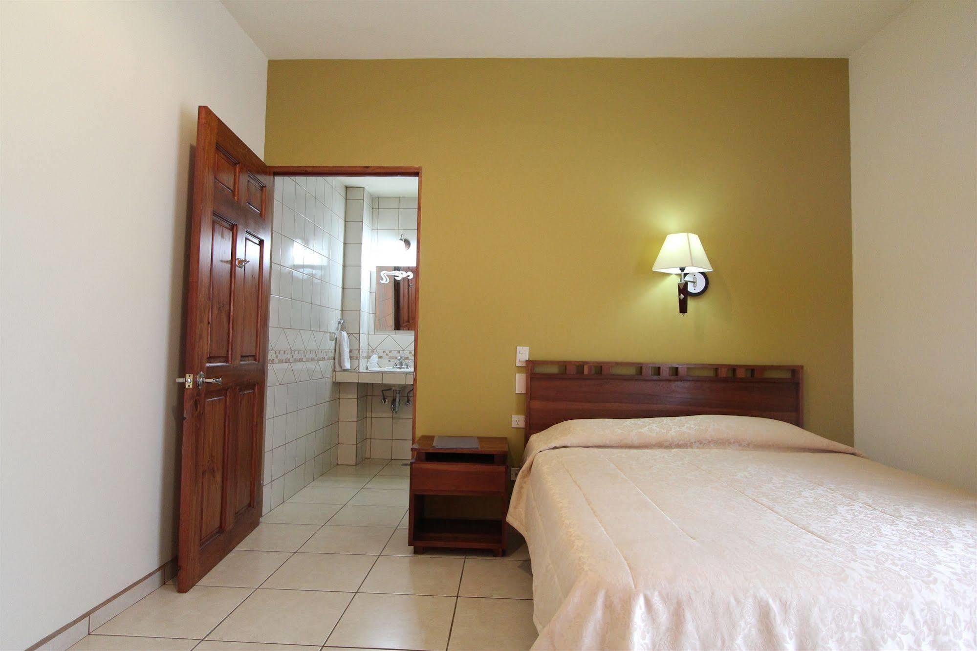 Hotel La Fortuna Esterno foto