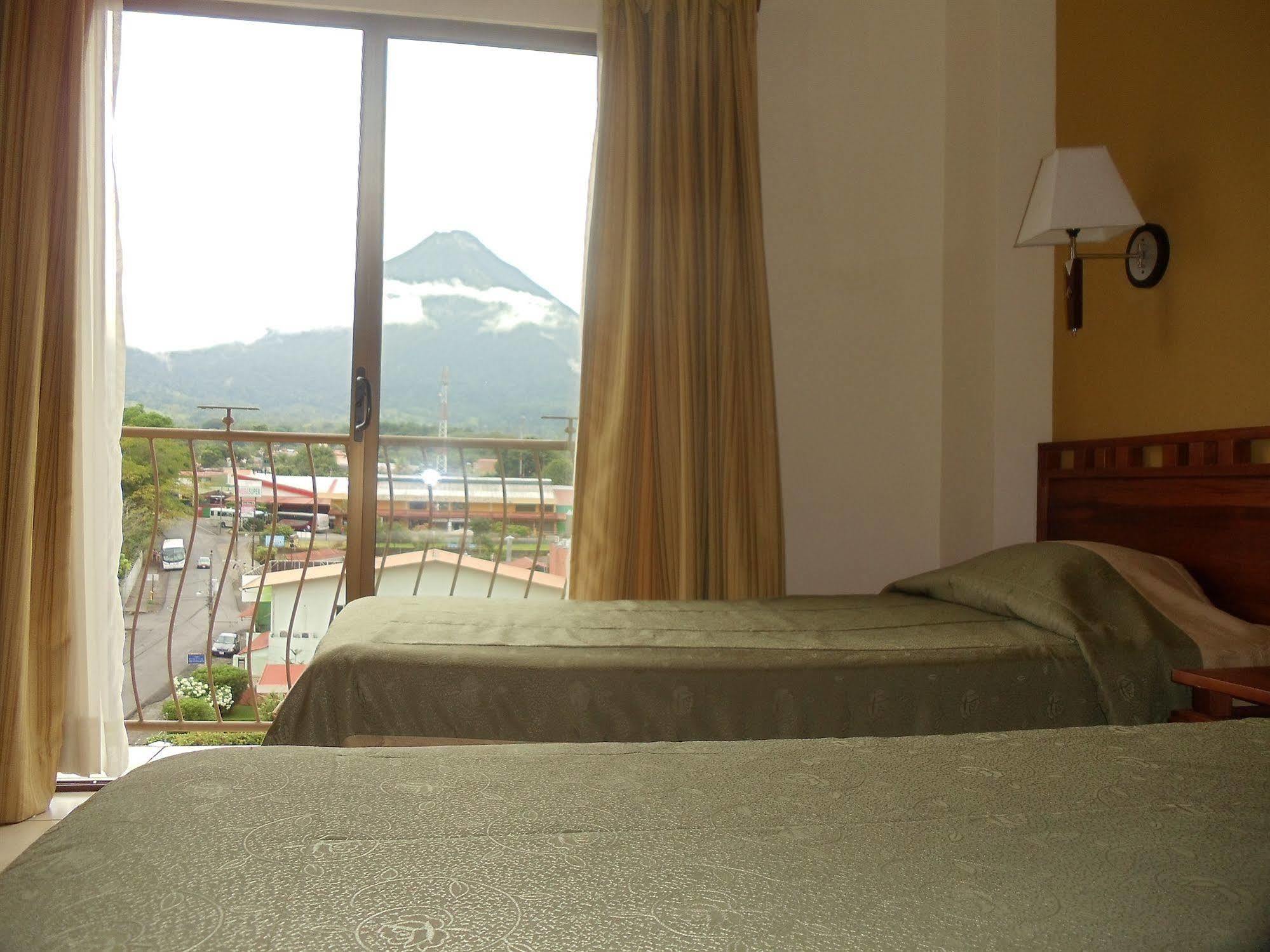 Hotel La Fortuna Esterno foto