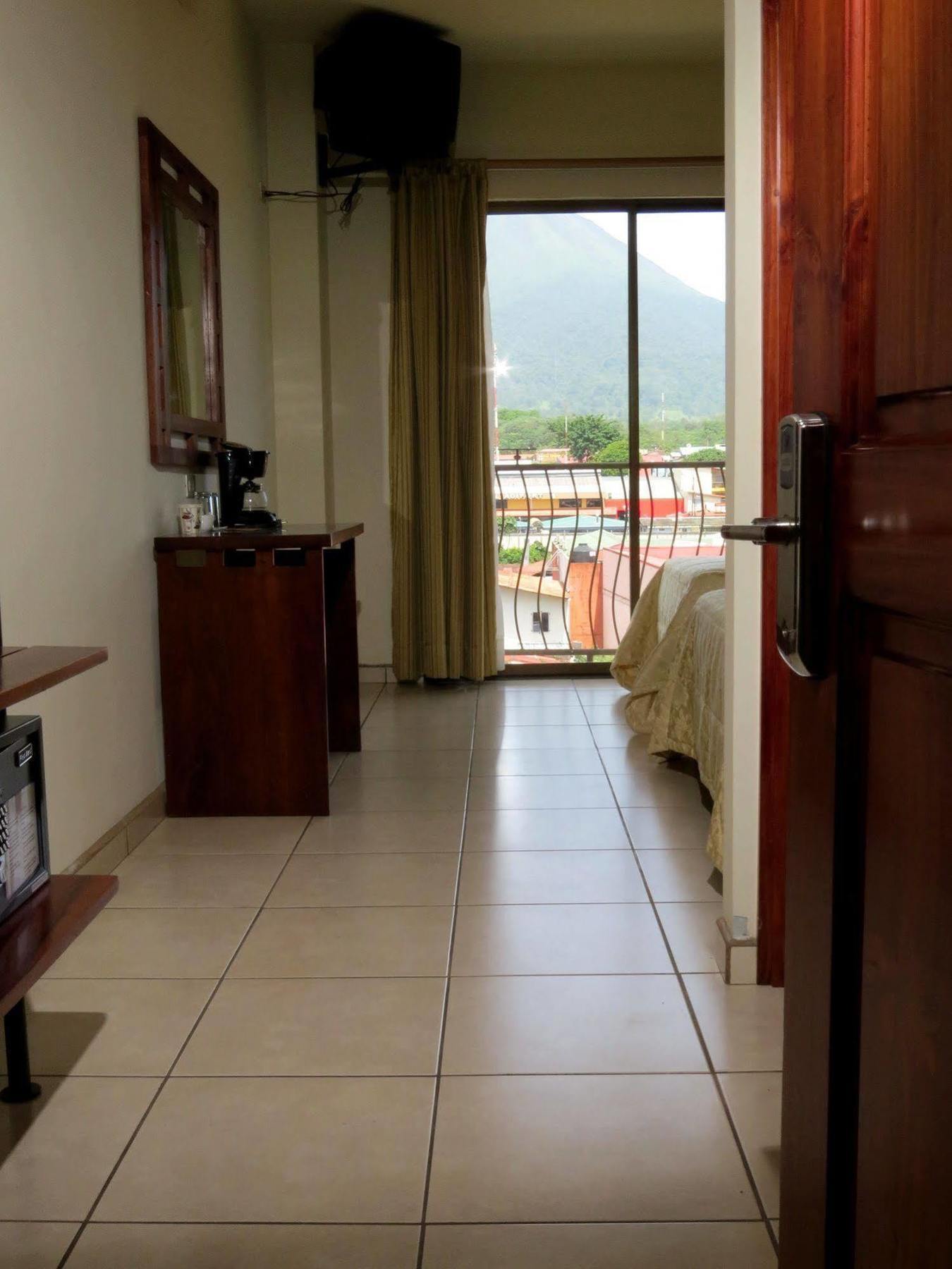 Hotel La Fortuna Esterno foto