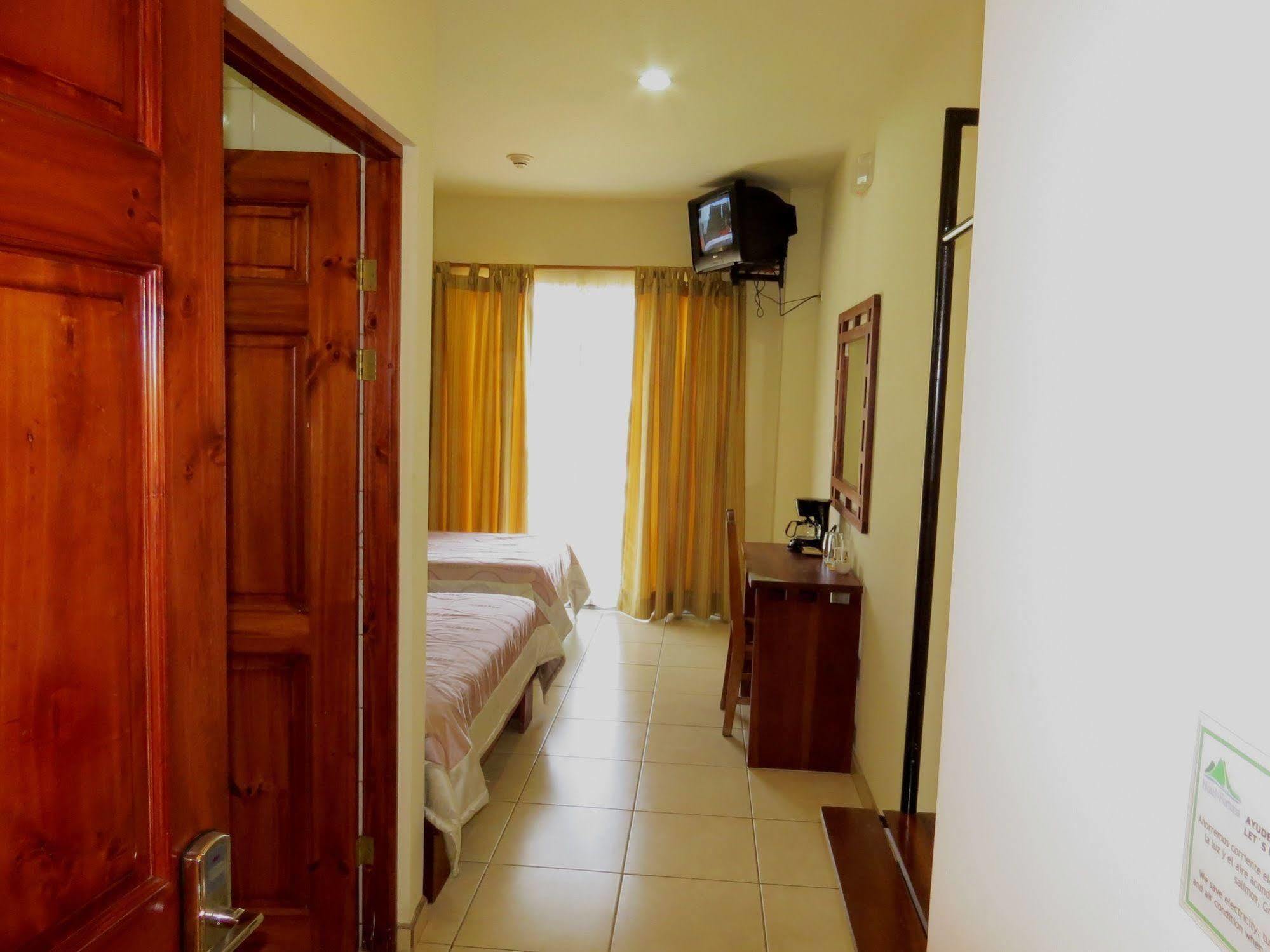 Hotel La Fortuna Esterno foto