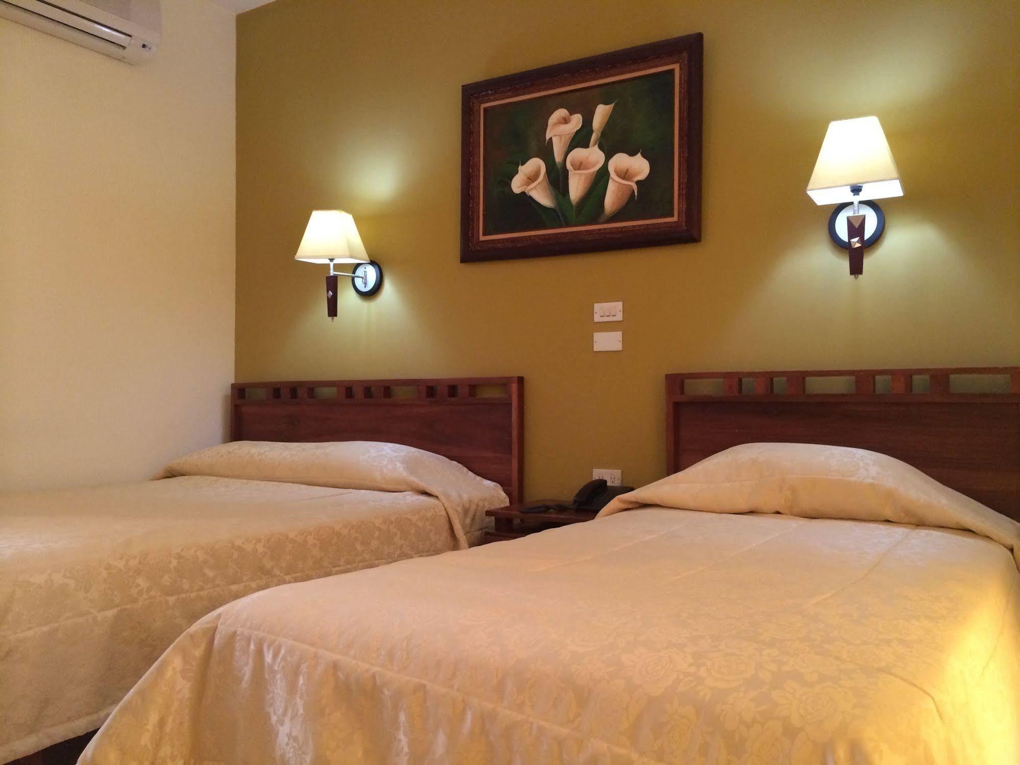 Hotel La Fortuna Esterno foto